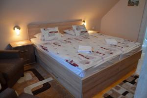 A bed or beds in a room at Németh Vendégház