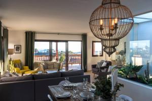 a living room with a couch and a table at Villa Alcalde in Mácher