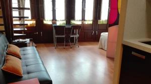 A seating area at Apartamentos Santana