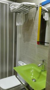 A bathroom at Apartamentos Santana