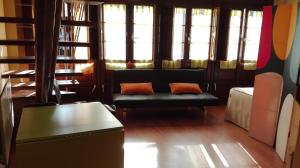 A seating area at Apartamentos Santana