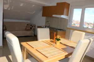 Kuchyň nebo kuchyňský kout v ubytování Apartment Toni Privlačka 32