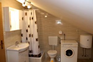 Koupelna v ubytování Apartment Toni Privlačka 32 + 37 fotografií