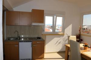 Kuchyň nebo kuchyňský kout v ubytování Apartment Toni Privlačka 32
