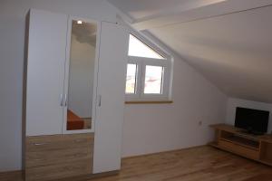 TV a/nebo společenská místnost v ubytování Apartment Toni Privlačka 32