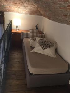 A bed or beds in a room at Casa Vacanze Piazza Vecchia