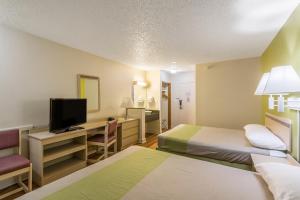 A bed or beds in a room at Motel 6-Great Falls, MT