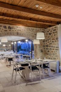 TV a/nebo společenská místnost v ubytování Aegila Boutique Hotel