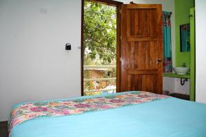 Postel nebo postele na pokoji v ubytování Yaxche Centro Hostal y Camping