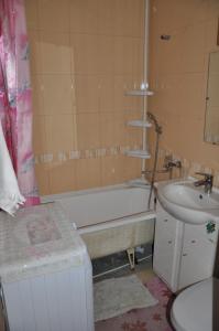 Uma casa de banho em Kvartira na Makarova