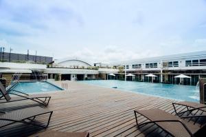 The swimming pool at or close to Hotel Sfera