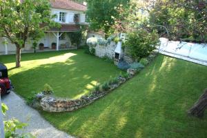 Aed väljaspool majutusasutust Le Petit Massigny