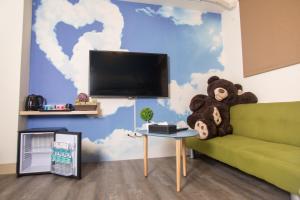 TV a/nebo společenská místnost v ubytování Hai Yang Homestay