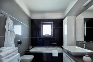 A bathroom at Elysium Seaview Oasis