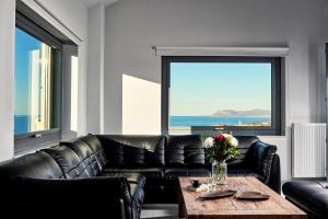A seating area at Elysium Seaview Oasis