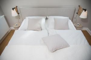 Un pat sau paturi într-o cameră la Das ELBCOTTAGE