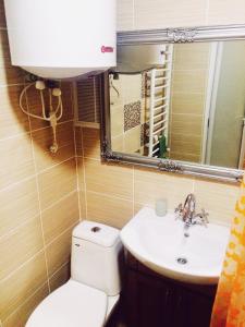 Ванная комната в Dnipo river Apart #з видом на Дніпро