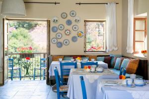 a dining room with blue and white plates on the wall at Casale Panayiotis in Kalopanayiotis