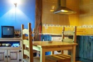 Una cocina o zona de cocina en Casa del Herrero