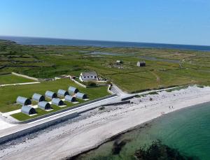 Ptičja perspektiva nastanitve Aran Islands Camping & Glamping