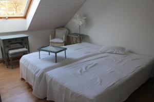 سرير أو أسرّة في غرفة في Wohnzopf