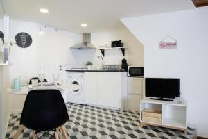 Alfama Apartment Rose - Guitarraにあるキッチンまたは簡易キッチン