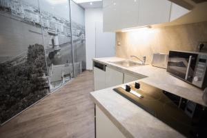 Kuchyňa alebo kuchynka v ubytovaní All Seasons Apartment
