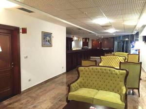 Khu vực ghế ngồi tại Fishta Hotel & Apartments