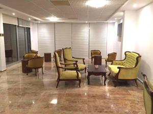 Khu vực ghế ngồi tại Fishta Hotel & Apartments