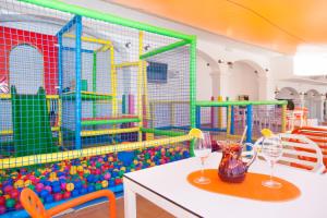 Club infantil en Typic Oasis Sa Tanca