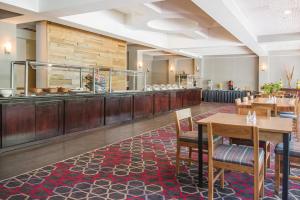 A restaurant or other place to eat at Wyndham Garden Inn Pittsburgh Airport