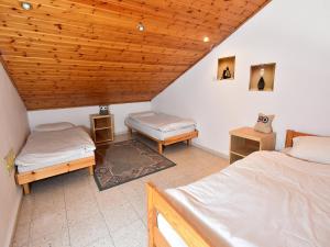 Letto o letti in una camera di Nofesh Ne'eman