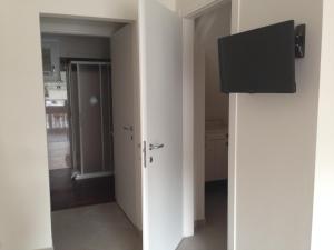 a room with a door with a television on a wall at Casa Armonia in Peschiera del Garda