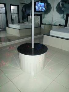 Et tv og/eller underholdning på Shopping Motel Santa Maria do Pará