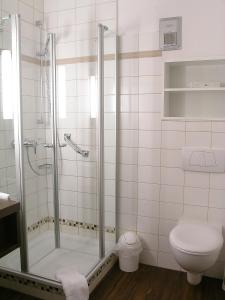 Ein Badezimmer in der Unterkunft Hotel Seeschwalbe