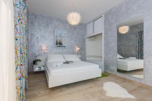 Łóżko lub łóżka w pokoju w obiekcie Apartments And Studio Giovanni 1