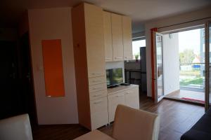 Kuchnia lub aneks kuchenny w obiekcie Apartament ORANGE Warmia Towers