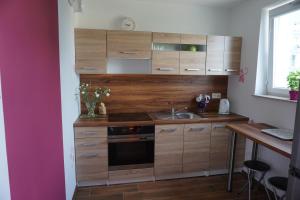 Kuchnia lub aneks kuchenny w obiekcie Apartament ORANGE Warmia Towers