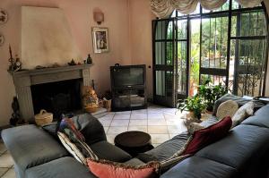 A seating area at B&B La Dimora di Alida