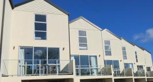 Το κτήριο όπου στεγάζεται  το διαμέρισμα +6 φωτογραφίες