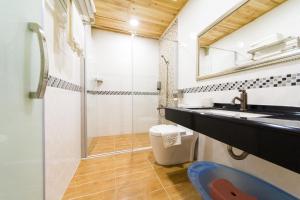 Koupelna v ubytování W Hostel