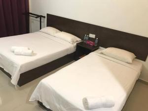 Postel nebo postele na pokoji v ubytování Teluk Lipat Seaview Inn