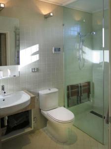 A bathroom at Howqua 6