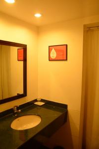 Koupelna v ubytování Red Fox by Lemon Tree Hotels, Jaipur