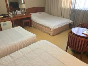 Postel nebo postele na pokoji v ubytování Busan Central Hotel