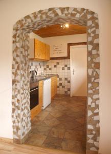 Kuchyň nebo kuchyňský kout v ubytování Ferienwohnung Brennseeblick