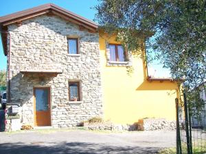 a stone house with a yellow at Il Fabianetto in Vezzano Ligure