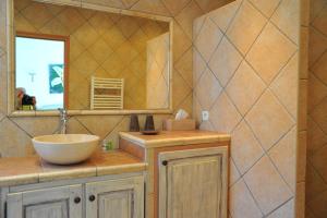a bathroom with a sink and a mirror at Villa Valflor chambres d'hôtes et appartements in Marseille