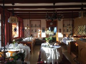 Restauracja lub miejsce do jedzenia w obiekcie Panoramahotel Steirerland
