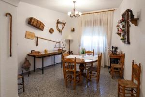 a kitchen and dining room with a table and chairs at Cueva El Murallon Benamaurel in Benamaurel